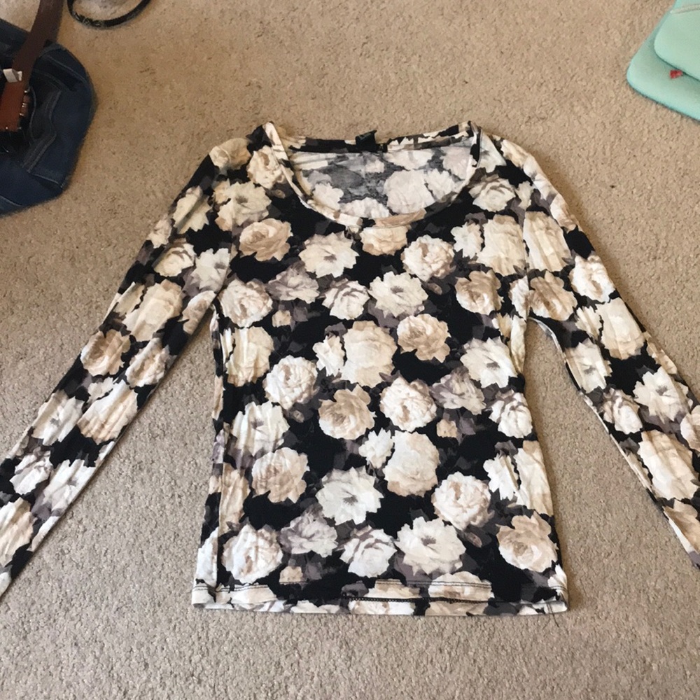 black and cream floral top